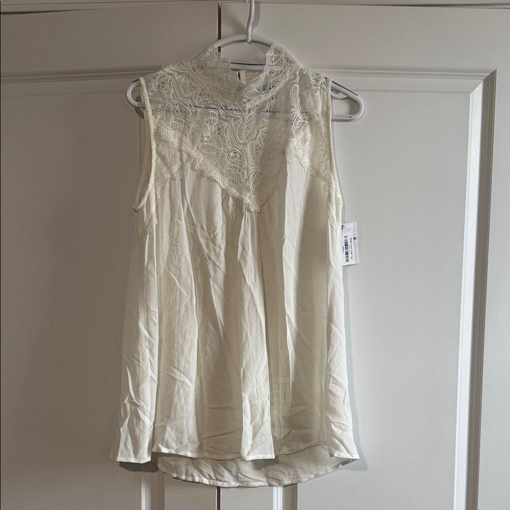 Chic Sleeveless Lace Blouse - Ivory